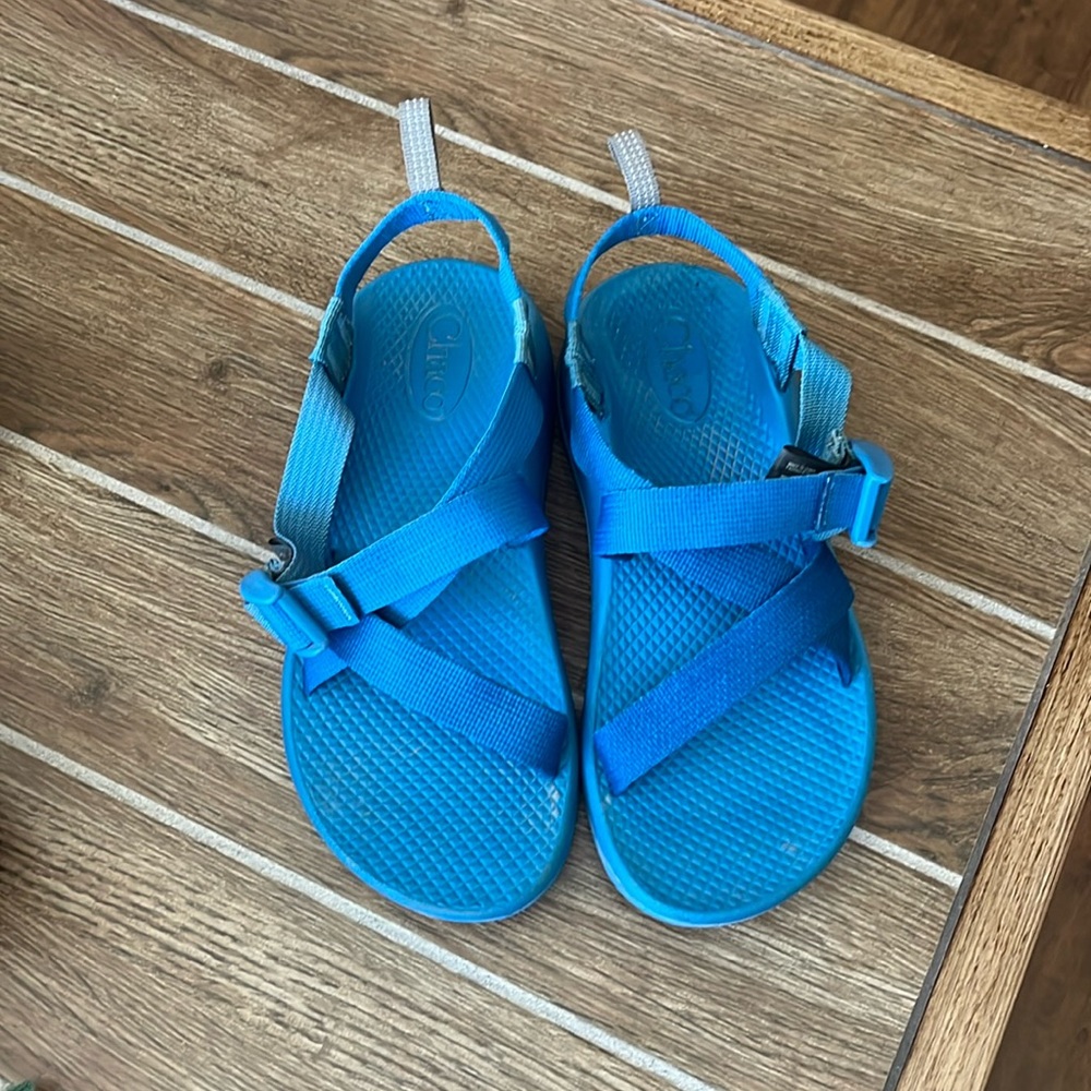 Size 4 big kids blue Chacos.
